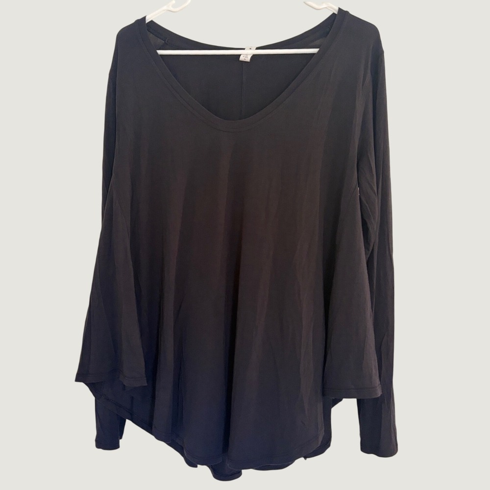 Lululemon Up For Downtime Long Sleeve Top V-Neck Black Silk Blend Size 6 NWOT